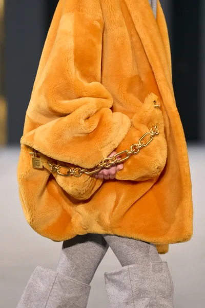 Look 15